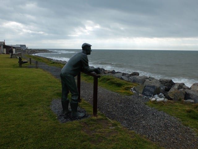 Statue of a man looking out to see.